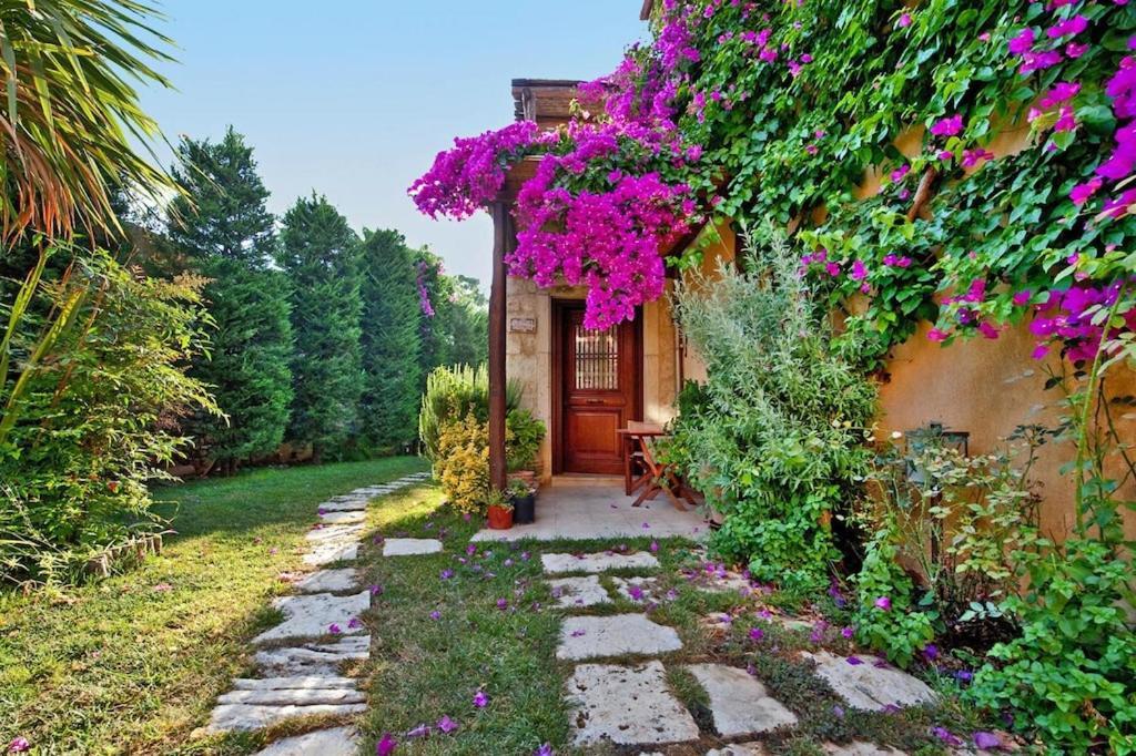 Holiday Home In The Archanes With A Garden Zewnętrze zdjęcie